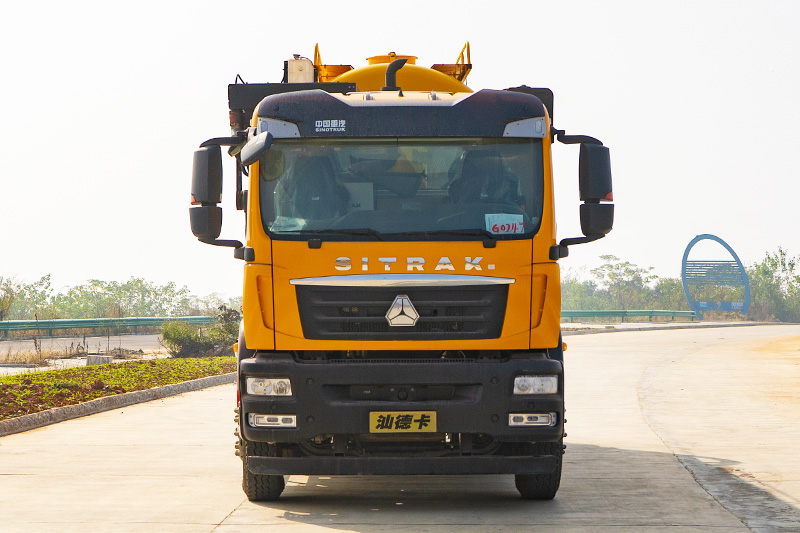 重汽汕德卡后双桥清洗吸污车（带副发）（一体罐）21方